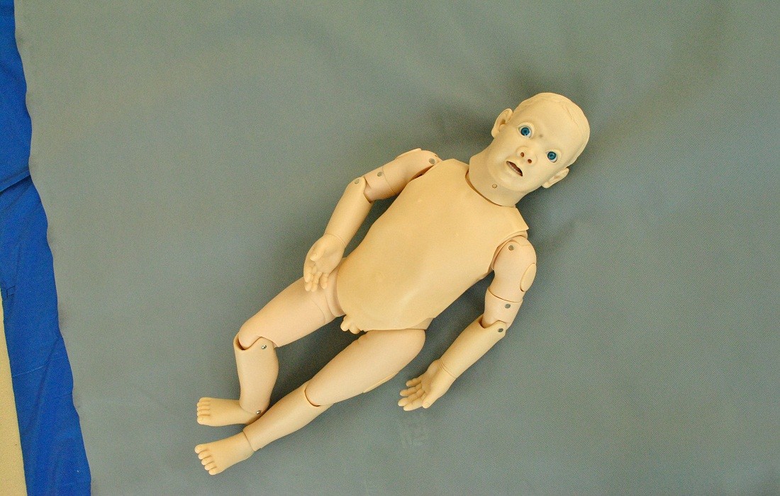 明らかな空の感じ/小児科のシミュレーションの人体摸型が付いている赤ん坊の人体摸型